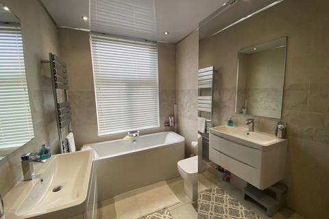 27 Eaves Lane, Chadderton, Oldham, OL9 8RG