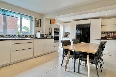 5 Brookhus Farm Road, Sutton Coldfield, B76 1QP