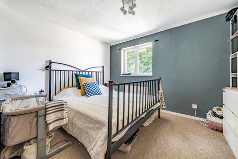 34 Heather Close, Carterton, OX18 1TH