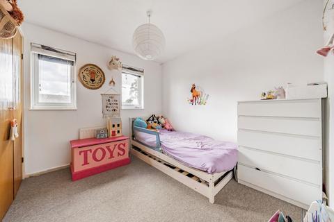 34 Heather Close, Carterton, OX18 1TH
