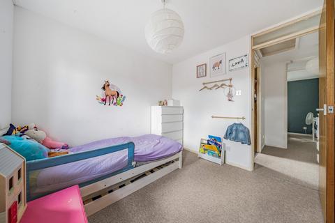 34 Heather Close, Carterton, OX18 1TH