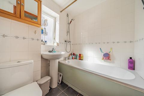 34 Heather Close, Carterton, OX18 1TH