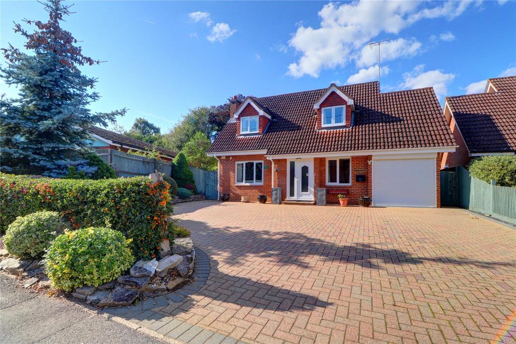 Godalming, Surrey, GU7 3 bed detached house for sale £850,000