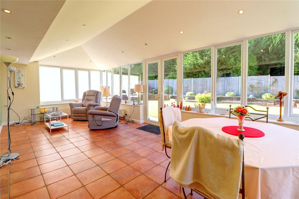 Godalming, Surrey, GU7 3 bed detached house for sale £850,000