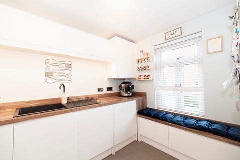 11 Cwrt Newton Pool, Rhoose, Barry, CF62 3LY