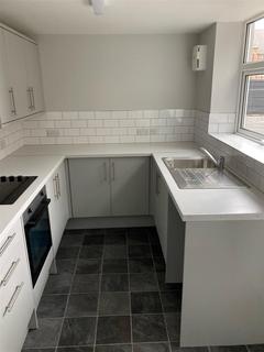 2 bedroom end of terrace house to rent, Spring Bank, Scarborough