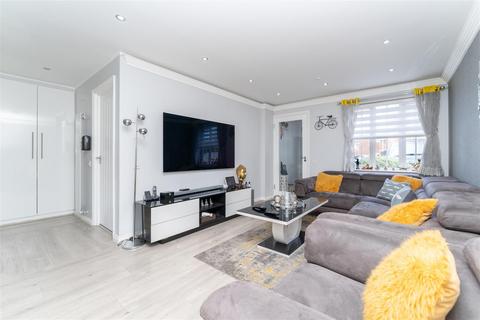 96 Blunden Drive, Slough, SL3 8WQ