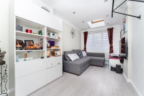 96 Blunden Drive, Slough, SL3 8WQ