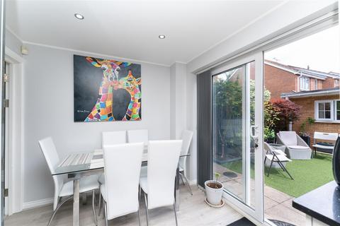 96 Blunden Drive, Slough, SL3 8WQ