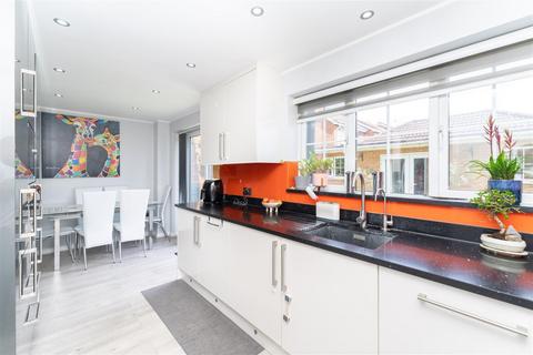 96 Blunden Drive, Slough, SL3 8WQ