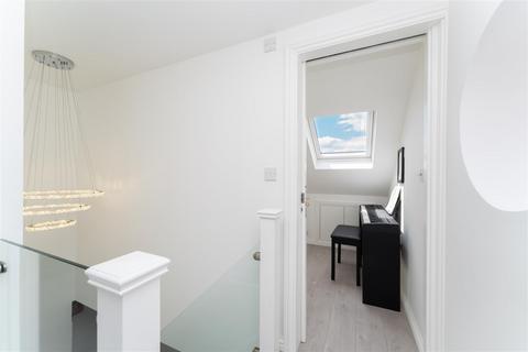 96 Blunden Drive, Slough, SL3 8WQ