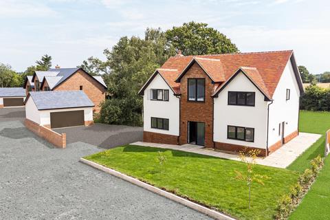 4 bedroom detached house for sale, Sparlings Farm, Chelmsford Road, Dunmow