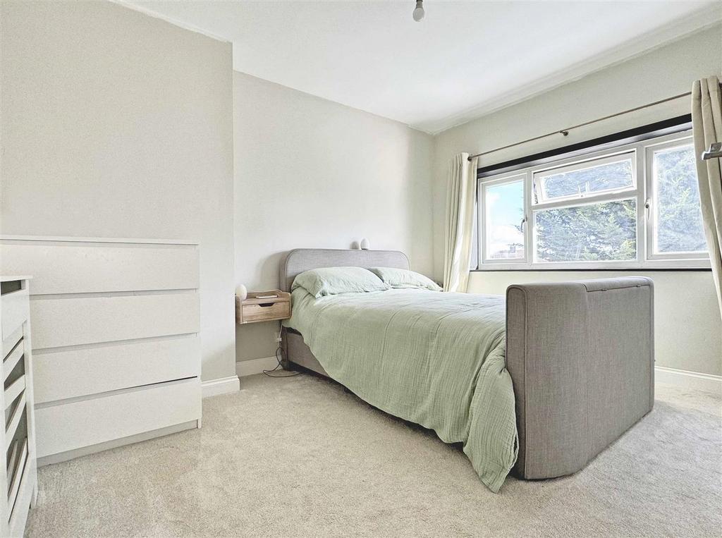 Bed 1.jpg