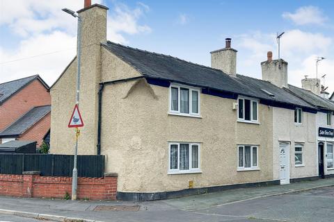 3 bedroom end of terrace house for sale, Station Road, Whittington