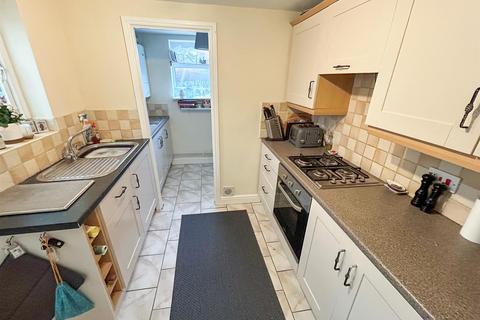 3 bedroom end of terrace house for sale, Station Road, Whittington