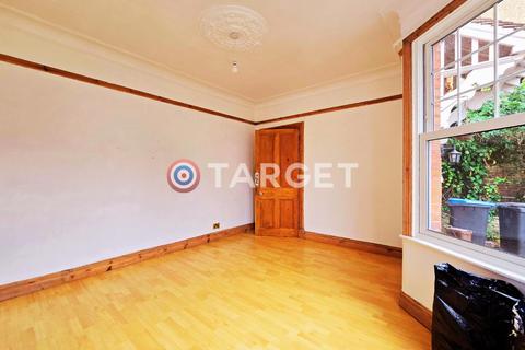 4 bedroom semi-detached house to rent, Queens Road, Enfield EN1