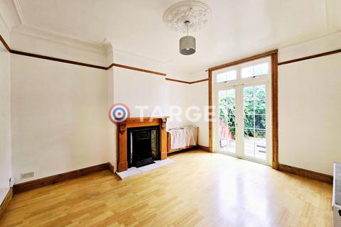 4 bedroom semi-detached house to rent, Queens Road, Enfield EN1