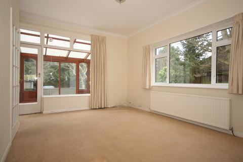 2 bedroom flat to rent, Woking GU22