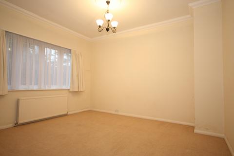 2 bedroom flat to rent, Woking GU22