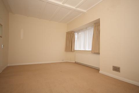 2 bedroom flat to rent, Woking GU22