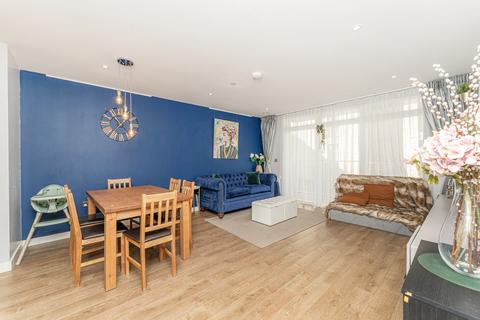 2 bedroom flat for sale, Lamington Heights, Poplar E14