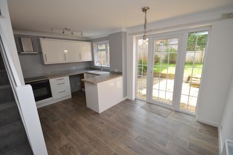 3 bedroom terraced house to rent, Samber Close, Lymington, Hampshire, SO41