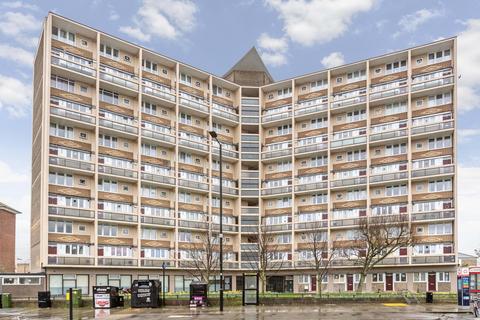 3 bedroom flat to rent, Clem Attlee Court London SW6