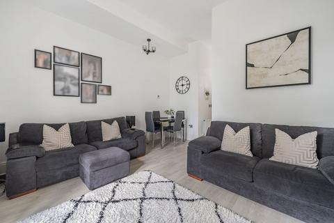 2 bedroom flat for sale, Glanville Way, Epsom KT19