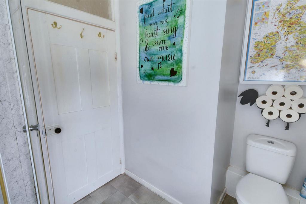 DSC 5238bathroom.jpeg