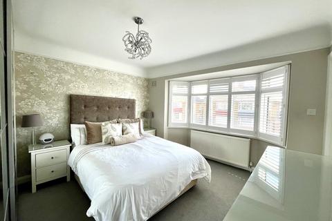 9 Moorfield Road, Chessington, KT9 1AU