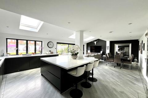 9 Moorfield Road, Chessington, KT9 1AU