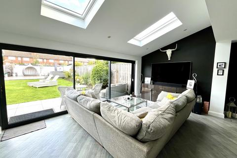 9 Moorfield Road, Chessington, KT9 1AU