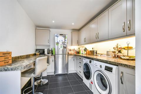 64 Hunters Row, Boroughbridge, York, YO51 9PE