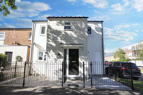 4 bedroom end of terrace house for sale, Valley Road, Uxbridge, UB10