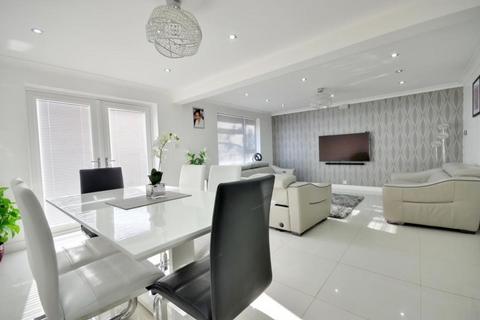 4 bedroom end of terrace house for sale, Valley Road, Uxbridge, UB10