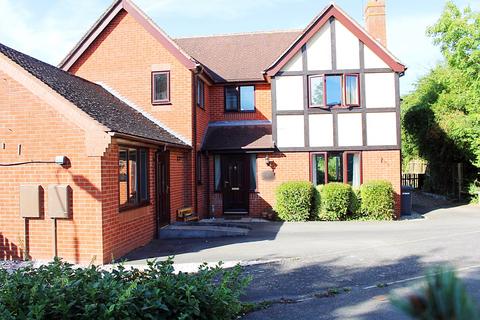 4 bedroom detached house for sale, Hogarth Road, Leicester LE4