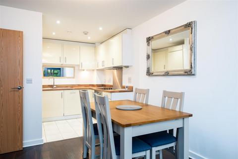 1 bedroom apartment for sale, Chartfield Avenue, London