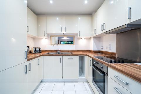 1 bedroom apartment for sale, Chartfield Avenue, London