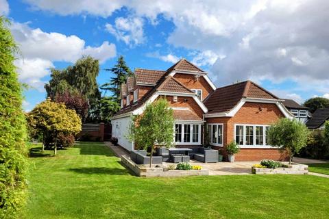 5 bedroom detached house for sale, Peaks Avenue, New Waltham DN36