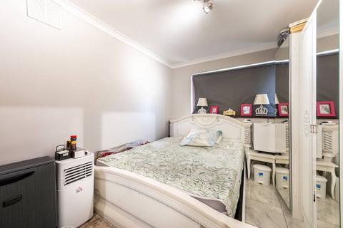 1 bedroom flat for sale, Harp Island Close, Neasden, London, NW10