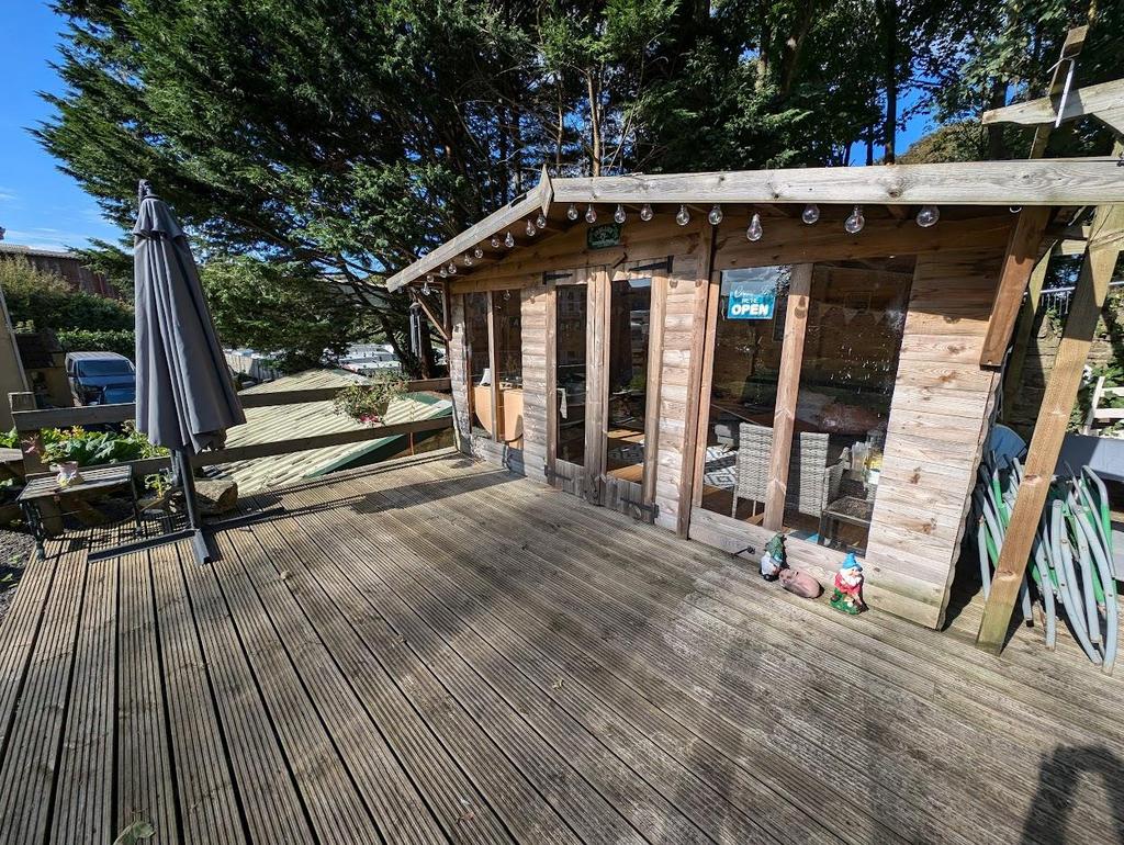 Summerhouse decking.jpg