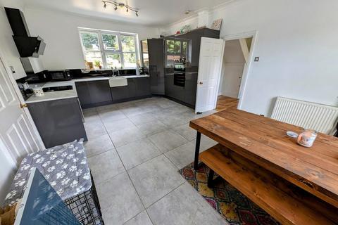 7 bedroom detached house for sale, , Station Road, Yate, Bristol