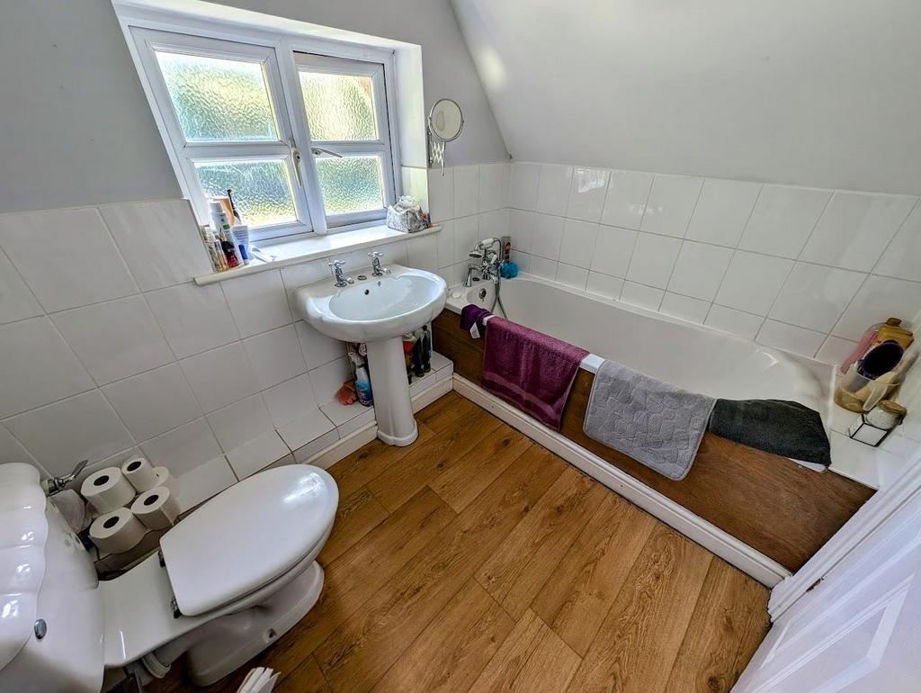 2nd floor bathroom ensuite.jpg