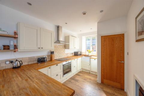8 High Street, Dore, Sheffield, S17 3GU
