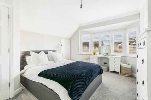 86 Vicarage Road, Sunbury-on-thames, TW16 7QT