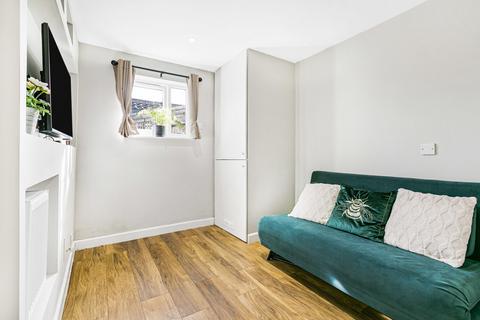 86 Vicarage Road, Sunbury-on-thames, TW16 7QT