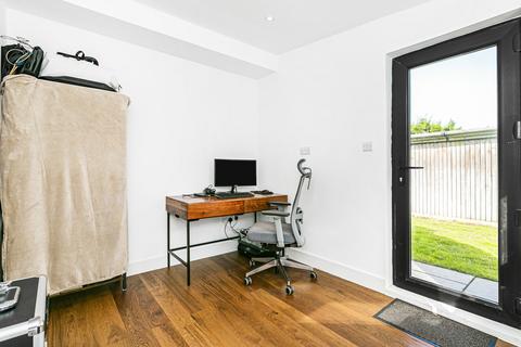 86 Vicarage Road, Sunbury-on-thames, TW16 7QT