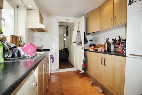 3 bedroom terraced house for sale, Park Avenue, London E6 2SP