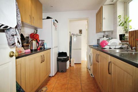 3 bedroom terraced house for sale, Park Avenue, London E6 2SP