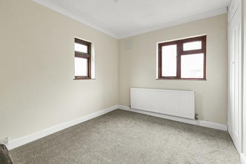 83 Green Leas, Sunbury-on-thames, TW16 7PQ